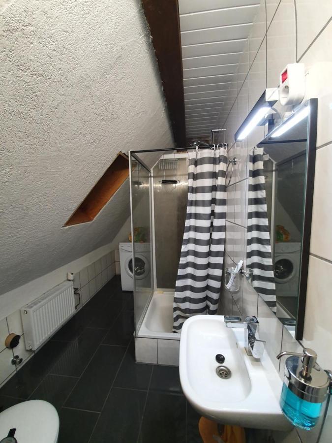 Dachgeschosswohnung In Neumuenster 2 Zimmer Exterior foto